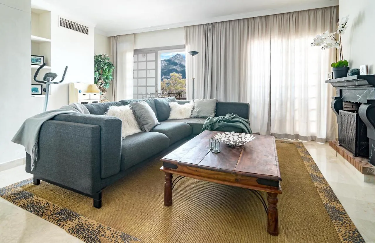 بيت للعطل Fantastic 3 Bedroom Townhouse In Aloha Pueblo Close To The Golf Course And Has Amazing Mountain Views ماربيا إسبانيا