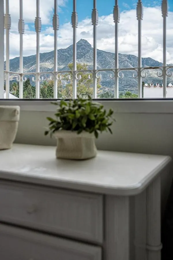 بيت للعطل Fantastic 3 Bedroom Townhouse In Aloha Pueblo Close To The Golf Course And Has Amazing Mountain Views ماربيا
