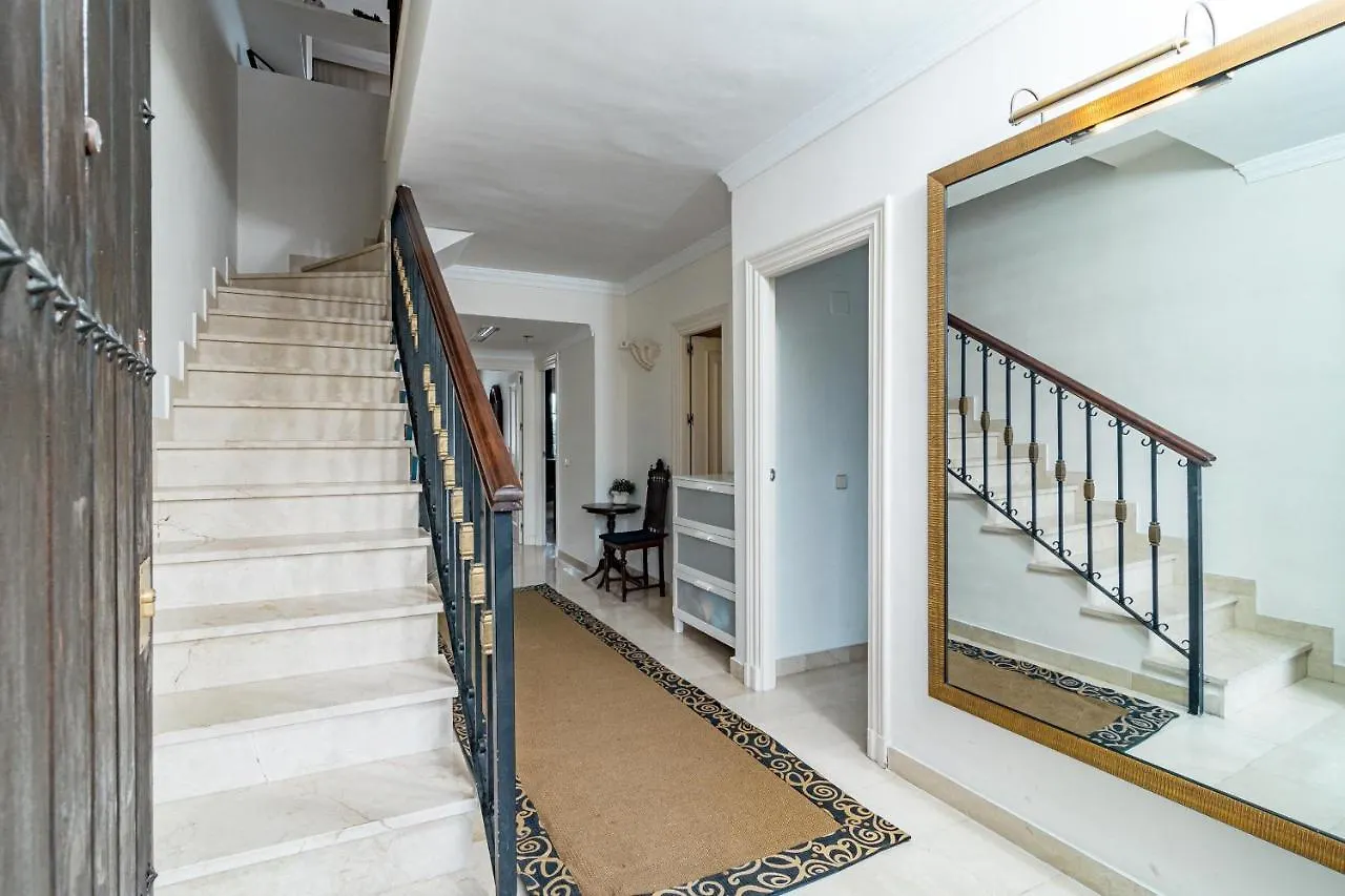 بيت للعطل Fantastic 3 Bedroom Townhouse In Aloha Pueblo Close To The Golf Course And Has Amazing Mountain Views ماربيا