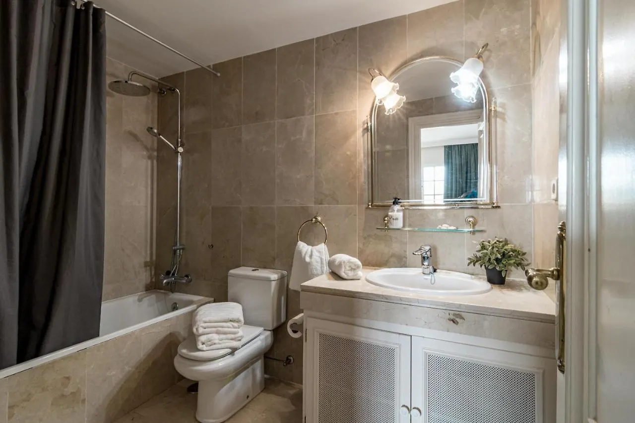 بيت للعطل Fantastic 3 Bedroom Townhouse In Aloha Pueblo Close To The Golf Course And Has Amazing Mountain Views ماربيا