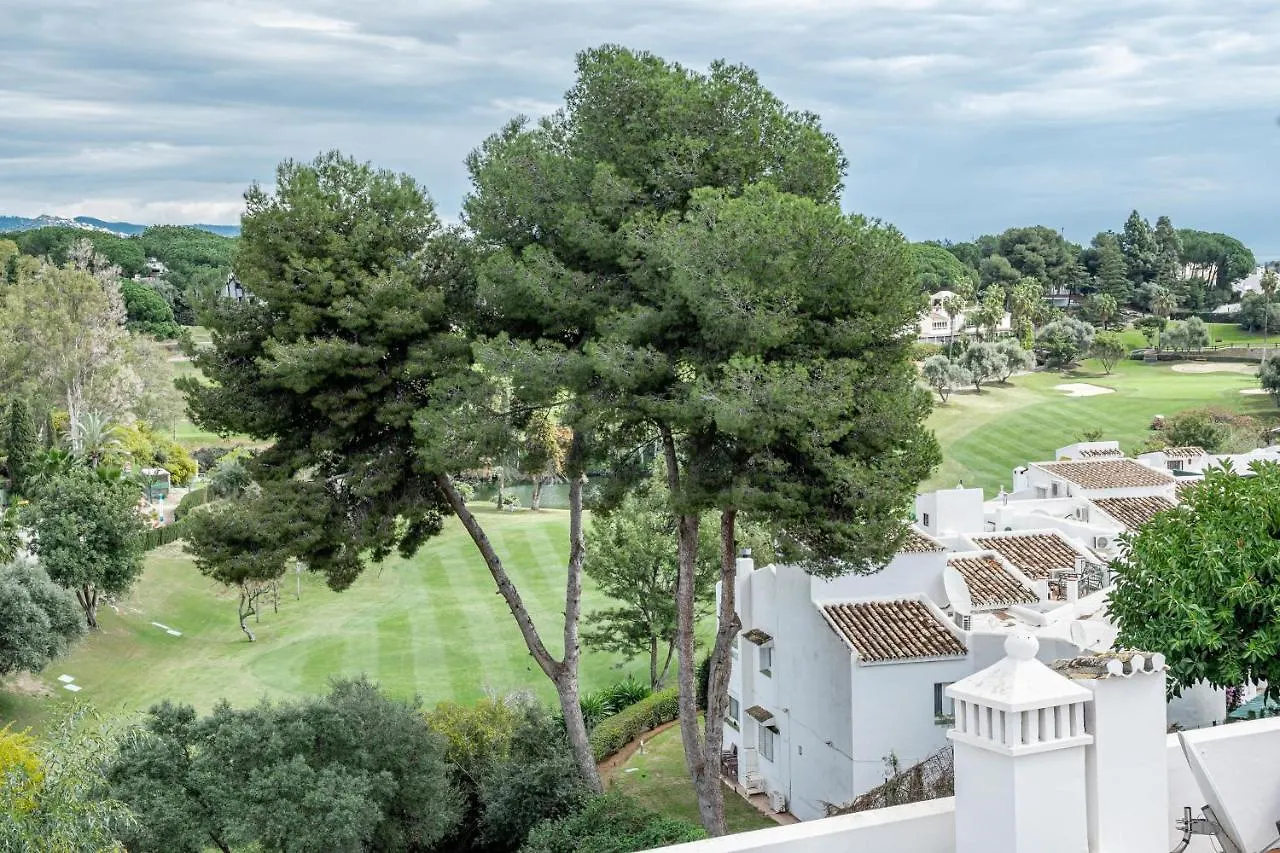 Fantastic 3 Bedroom Townhouse In Aloha Pueblo Close To The Golf Course And Has Amazing Mountain Views ماربيا 0*,  إسبانيا