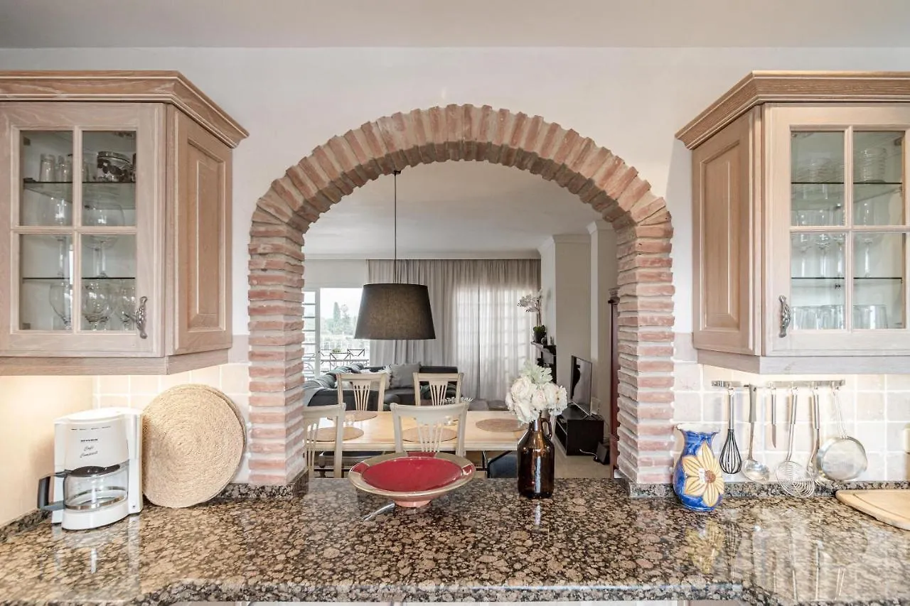 بيت للعطل Fantastic 3 Bedroom Townhouse In Aloha Pueblo Close To The Golf Course And Has Amazing Mountain Views ماربيا إسبانيا