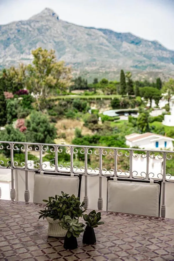 Fantastic 3 Bedroom Townhouse In Aloha Pueblo Close To The Golf Course And Has Amazing Mountain Views ماربيا 0*,  إسبانيا