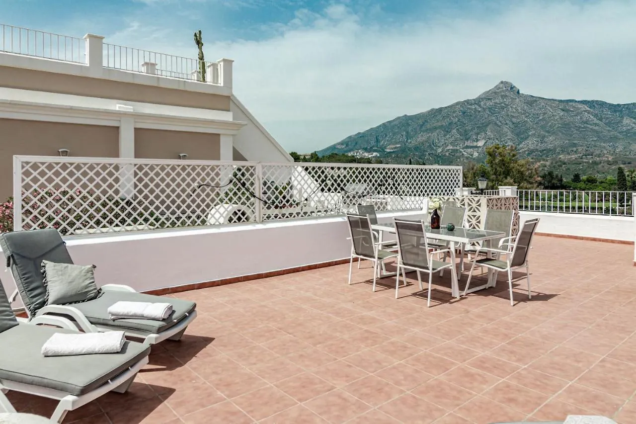 بيت للعطل Fantastic 3 Bedroom Townhouse In Aloha Pueblo Close To The Golf Course And Has Amazing Mountain Views ماربيا إسبانيا