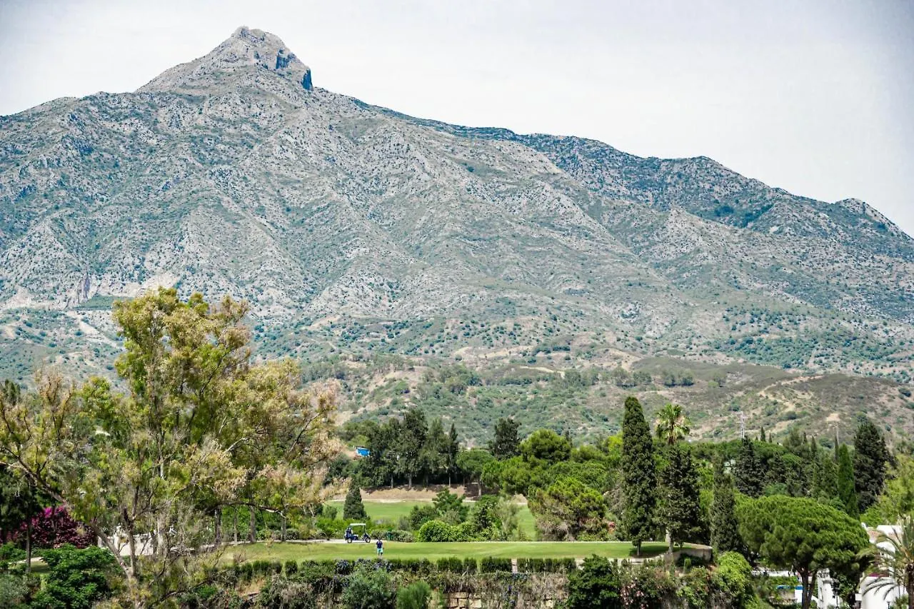 Fantastic 3 Bedroom Townhouse In Aloha Pueblo Close To The Golf Course And Has Amazing Mountain Views ماربيا