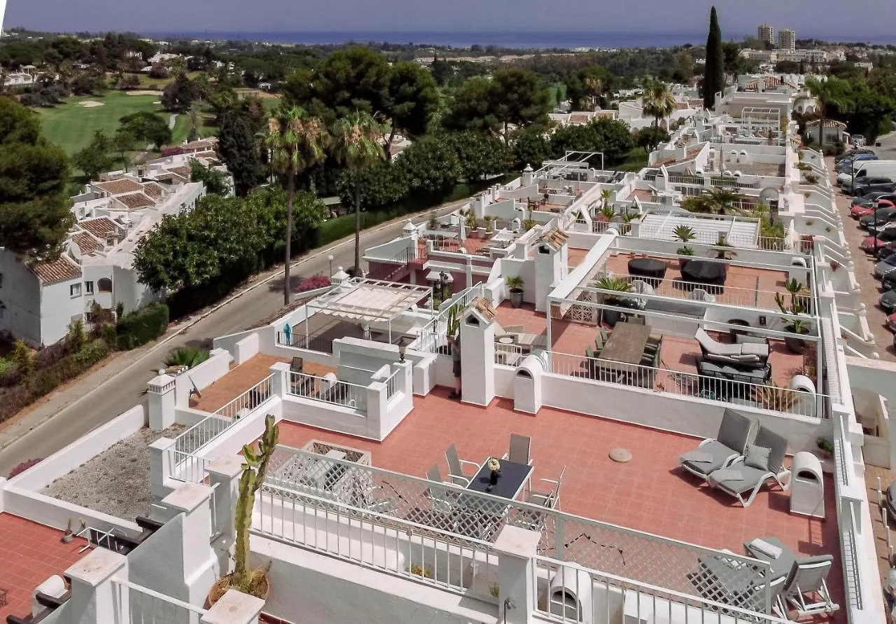 بيت للعطل Fantastic 3 Bedroom Townhouse In Aloha Pueblo Close To The Golf Course And Has Amazing Mountain Views ماربيا